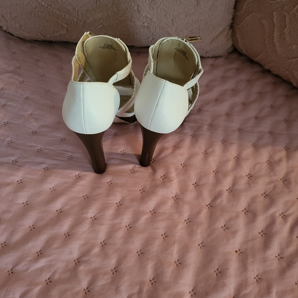 Shoes - Picture 2 of 3